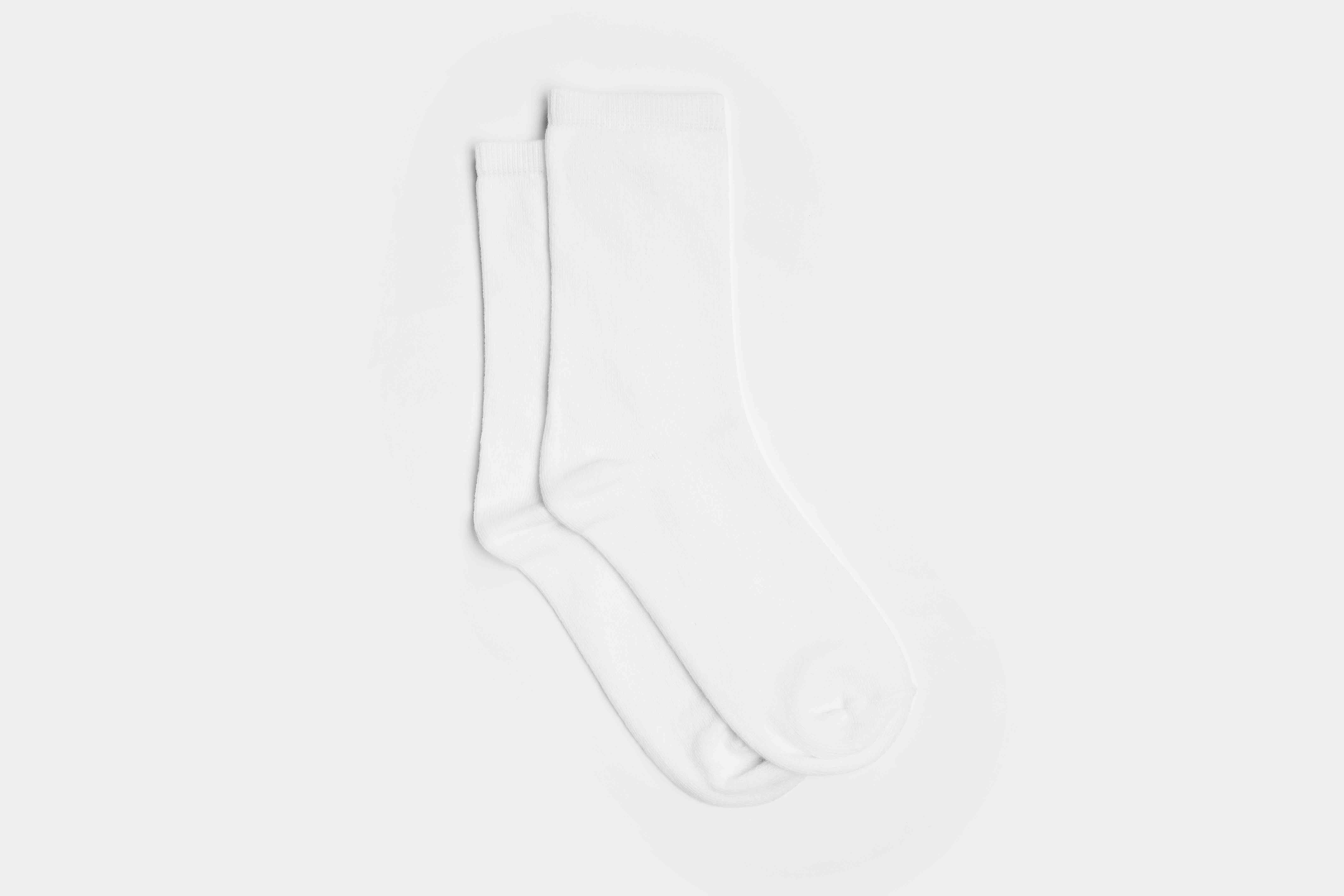 一双中筒袜psd样机模型