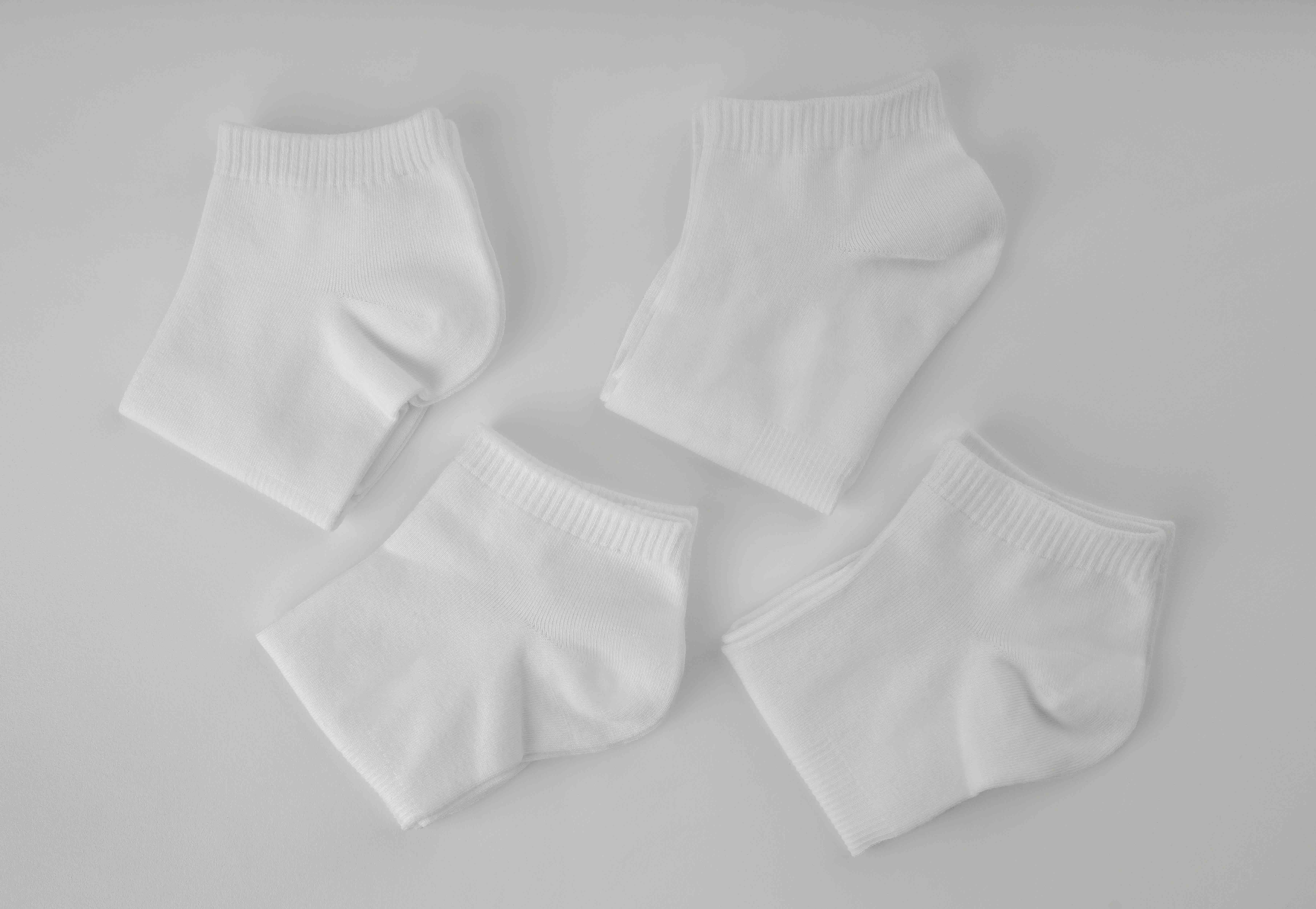 折叠好的袜子设计智能贴图ps样机