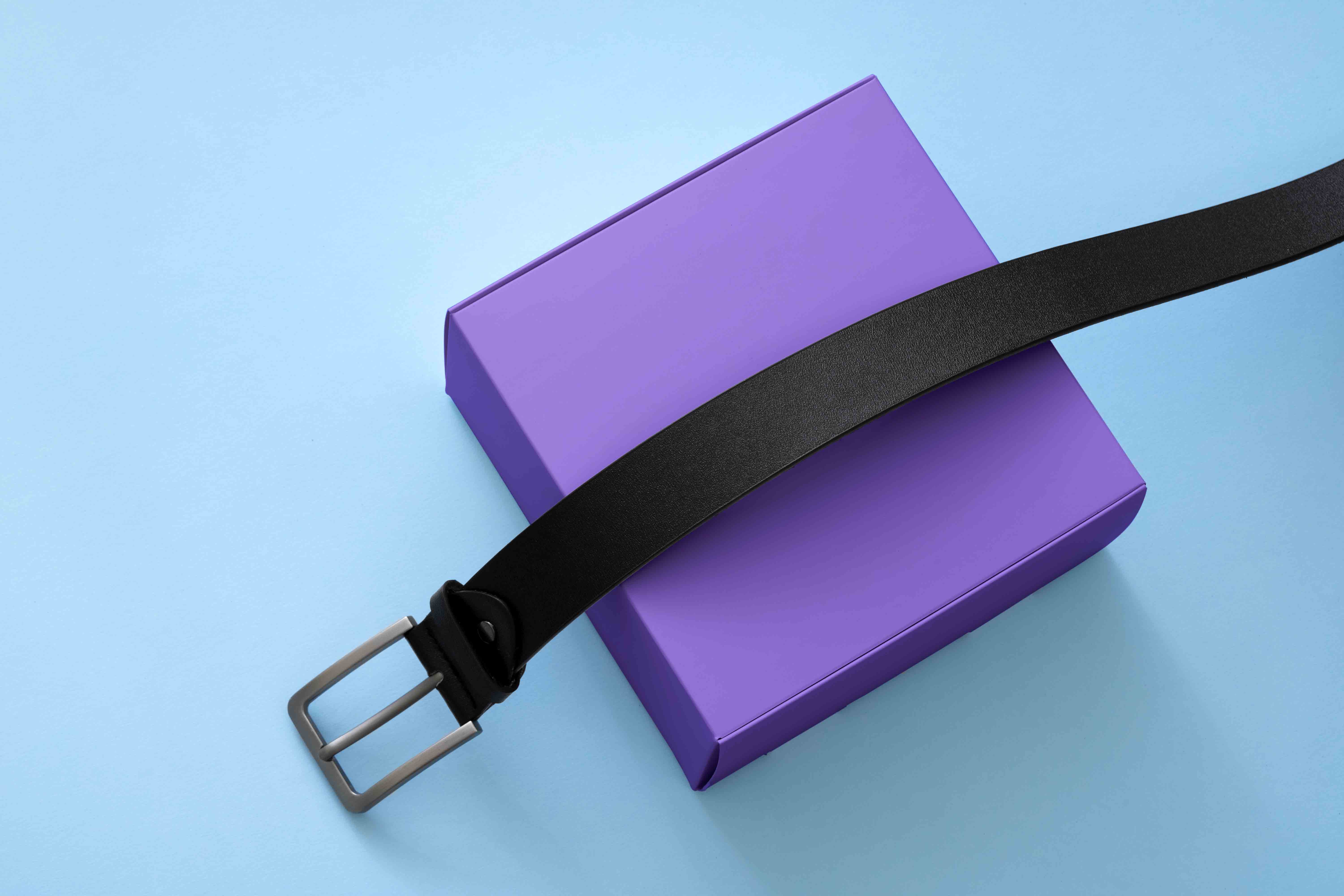 腰带紫色包装盒设计psd样机