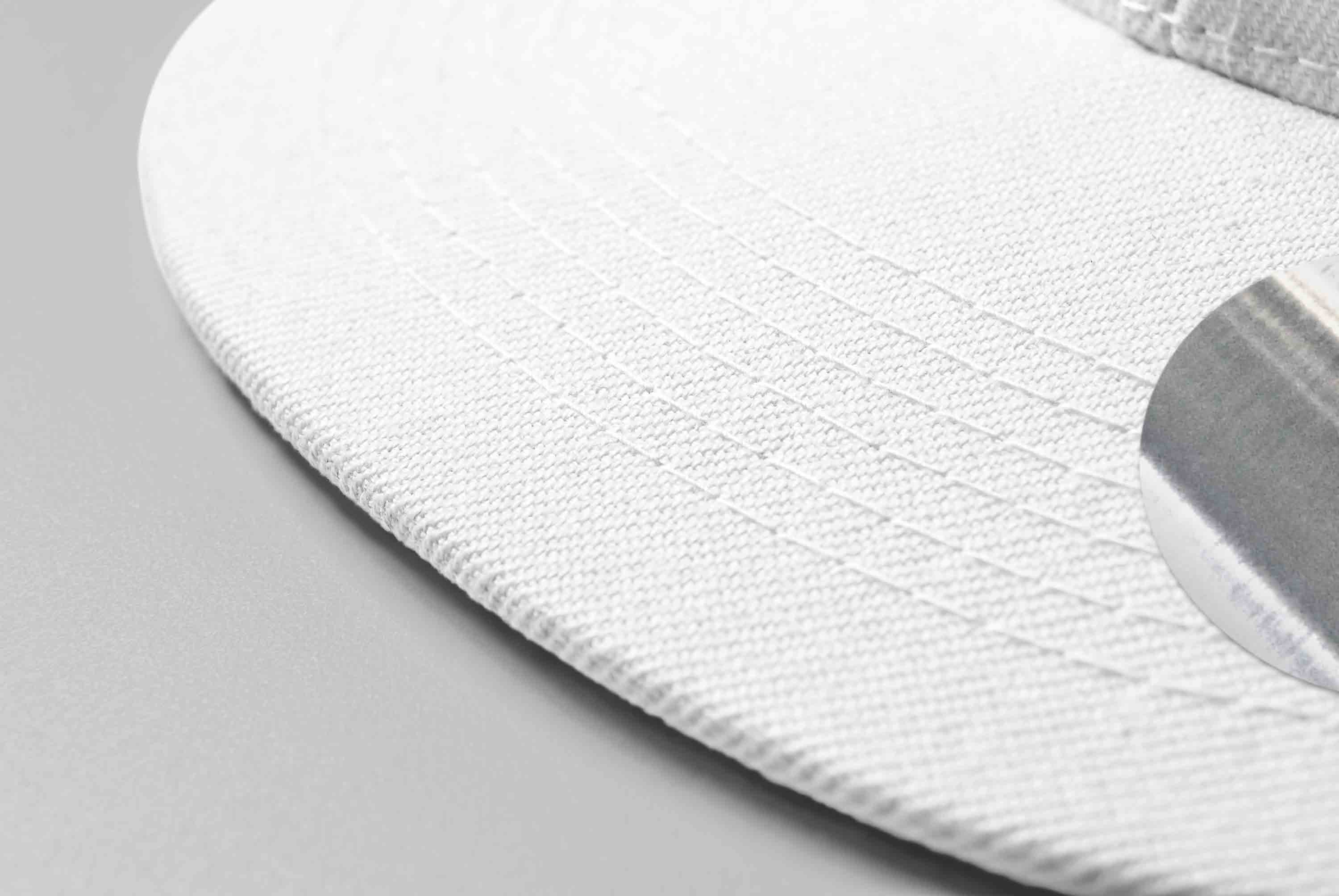 品牌白色帽子PS样机模板