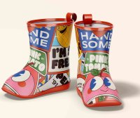 小学生水靴设计psd样机贴图