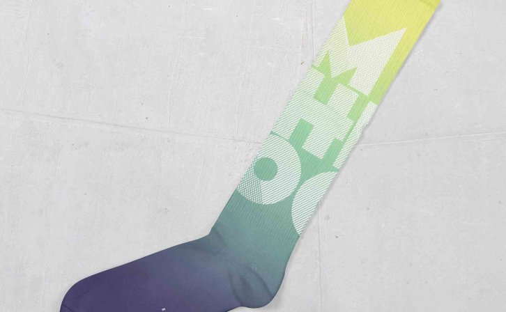 炫酷运动长袜设计贴图ps样机