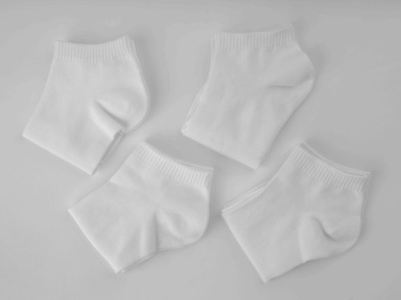 折叠好的袜子设计智能贴图ps样机