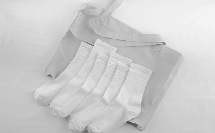 带包装袋的袜子设计智能贴图ps样机