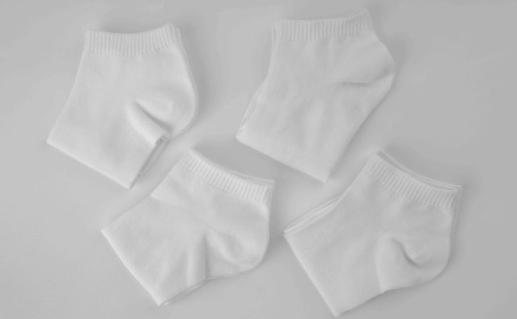 折叠好的袜子设计智能贴图ps样机